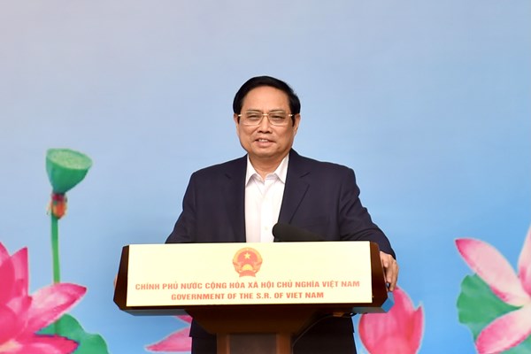 Thủ tướng gặp mặt đại diện lực lượng y tế tuyến đầu tiêu biểu trong công tác phòng chống dịch - Anh 1
