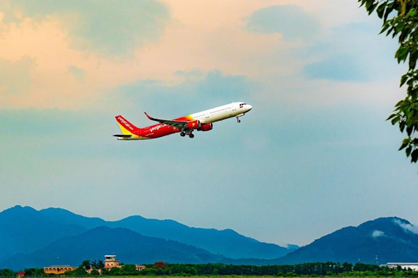 Vietjet tặng hàng chục nghìn vé 0 đồng, hỗ trợ phí xét nghiệm phục vụ hành khách - Anh 2