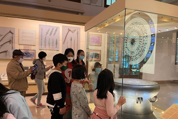 Tour bộ hành khám phá Kiến trúc Pháp trong lòng Hà Nội - Anh 4