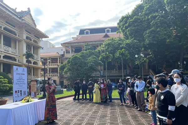 Tour bộ hành khám phá Kiến trúc Pháp trong lòng Hà Nội - Anh 1
