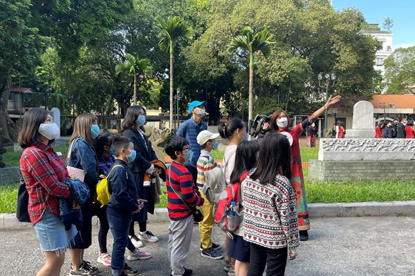 Tour bộ hành khám phá Kiến trúc Pháp trong lòng Hà Nội - Anh 2