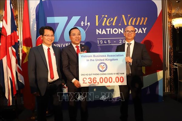 Tặng Bằng khen của Thủ tướng Chính phủ cho kiều bào có thành tích xuất sắc trong phòng, chống Covid-19 - Anh 1