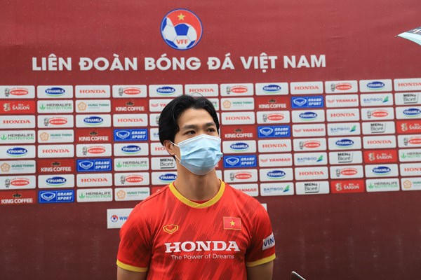 Công Phượng: Toàn đội sẽ chiến đấu để giành điểm - Anh 1