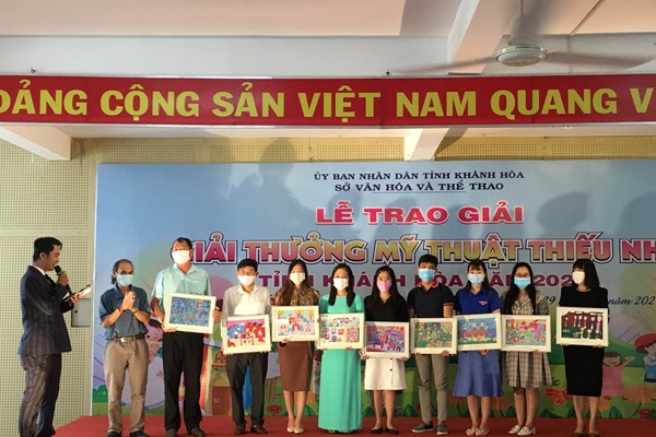 Khánh Hòa trao Giải thưởng Mỹ thuật thiếu nhi năm 2021 - Anh 1