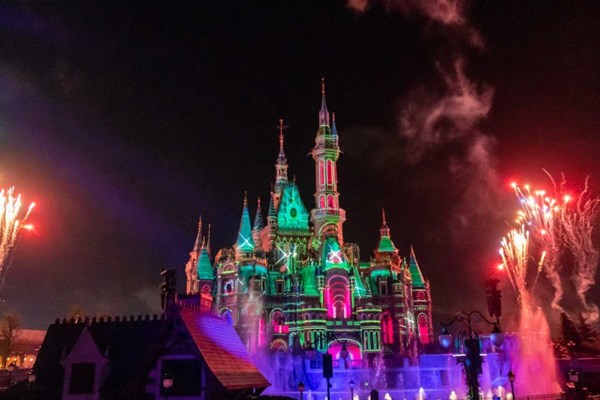 Disneyland Thượng Hải đóng cửa do phát hiện trường hợp mắc Covid-19 - Anh 1