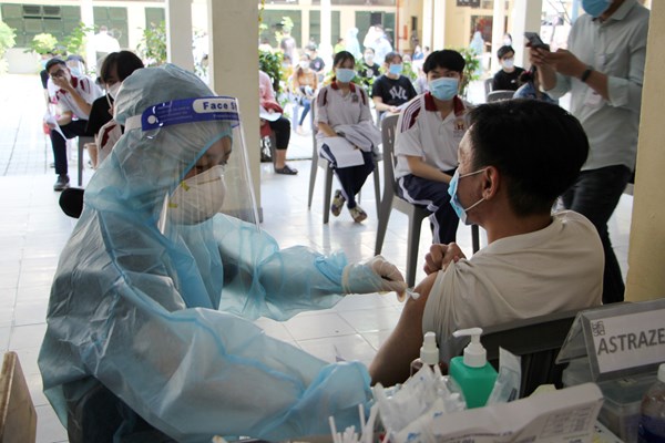 UBND các tỉnh, thành phố cần tạo điều kiện tối đa cho học sinh, sinh viên đến trường đảm bảo an toàn - Anh 1