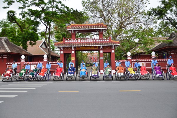 Trải nghiệm du lịch Huế xanh trong khuôn khổ Liên hoan phim Việt Nam lần thứ XXII - Anh 1