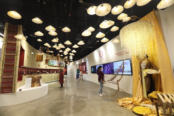 Chạy nước rút cho chương trình nghệ thuật Ngày Quốc gia Việt Nam - Anh 2