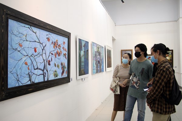 Trường ĐH Mỹ thuật TP.HCM triển lãm tranh gây quỹ hỗ trợ sinh viên bị ảnh hưởng Covid-19 - Anh 2