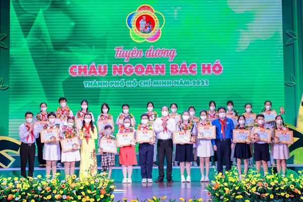 Tuyên dương 350 đại biểu cháu ngoan Bác Hồ năm 2021 - Anh 3