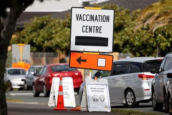 New Zealand: Hàng nghìn người phản đối lệnh bắt buộc tiêm vắcxin - Anh 1