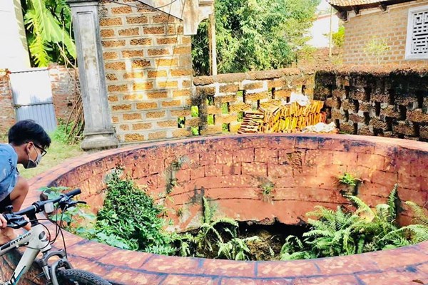 Đoàn phim bôi vẽ giếng cổ tạo bối cảnh: Lại cảnh báo ứng xử “vô lối” lên di tích - Anh 2