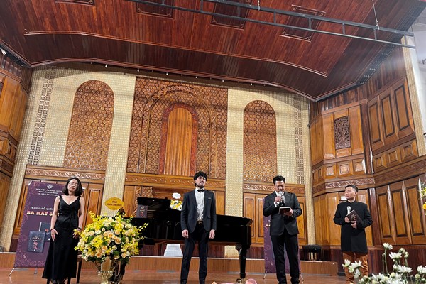 Nghệ sĩ Nhân dân Quốc Hưng ra mắt sách “Đào tạo ca sĩ opera tại Việt Nam” - Anh 5