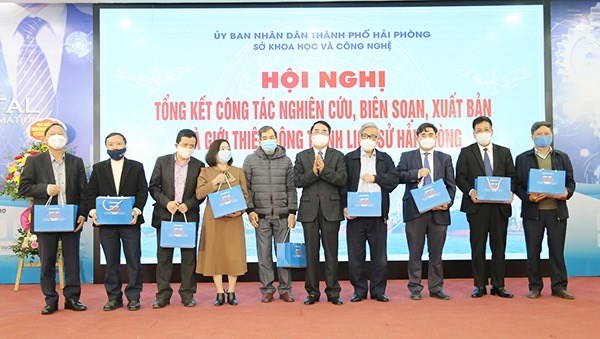 Hải Phòng: Nghiên cứu, biên soạn, xuất bản và giới thiệu công trình Lịch sử Hải Phòng - Anh 1