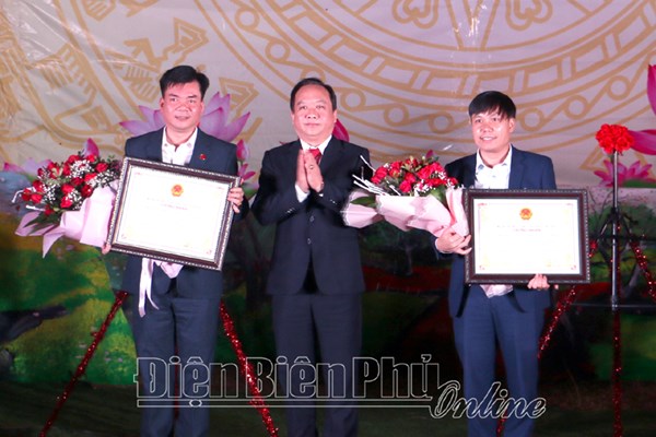 Nghề làm giày thêu của người Xạ Phang được công nhận Di sản văn hóa phi vật thể quốc gia - Anh 1