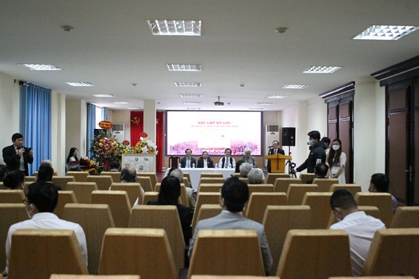 Kỷ lục cho người tạo nhiều dấu ấn trong  sáng tạo văn hóa nghệ thuật - Anh 2