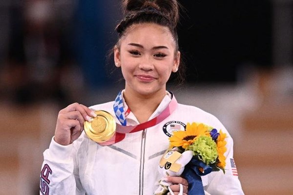 Nhà vô địch Olympic bị tấn công phân biệt chủng tộc - Anh 1