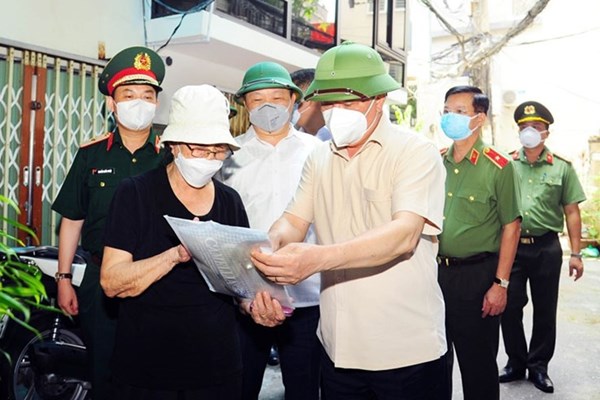 Bí thư Hà Nội: Thí điểm cách ly F1 tại nhà, điều trị F0 thể nhẹ tại cơ sở - Anh 1