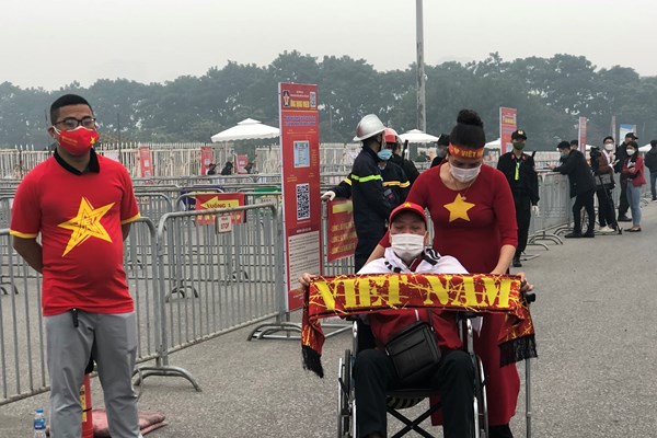 “Chảo lửa” Mỹ Đình rực sắc đỏ trước trận gặp Ả Rập Xê Út - Anh 4