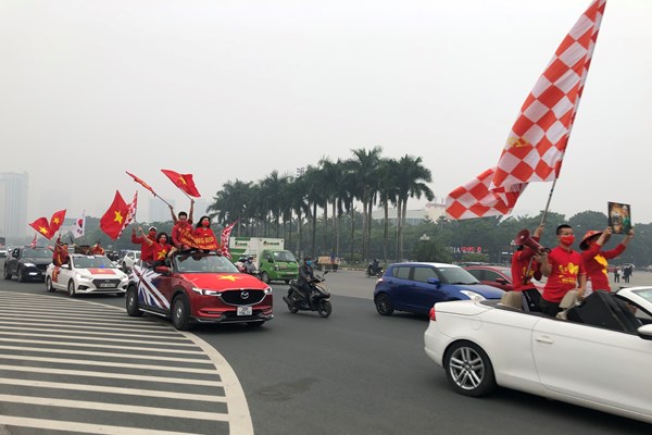 “Chảo lửa” Mỹ Đình rực sắc đỏ trước trận gặp Ả Rập Xê Út - Anh 6