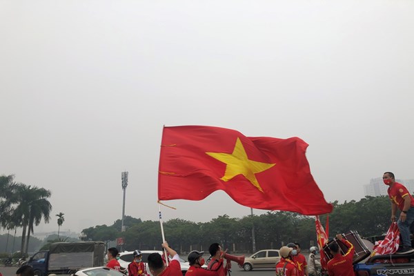 “Chảo lửa” Mỹ Đình rực sắc đỏ trước trận gặp Ả Rập Xê Út - Anh 8