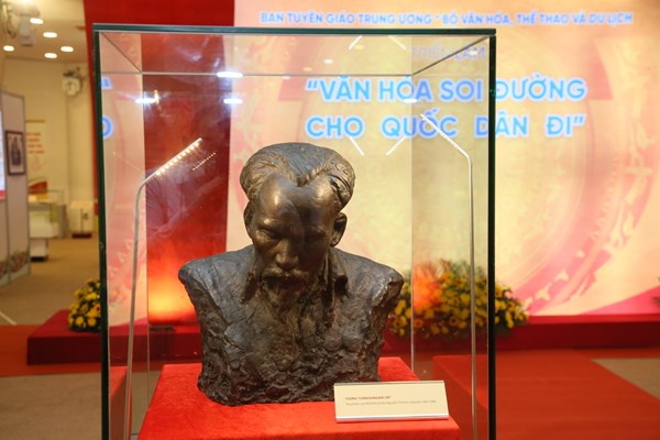 Triển lãm “Văn hóa soi đường cho quốc dân đi”: Những hình ảnh, hiện vật truyền cảm hứng và sức mạnh - Anh 10