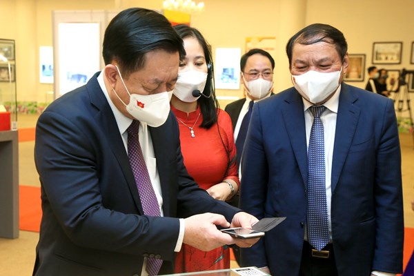 Triển lãm “Văn hóa soi đường cho quốc dân đi”: Những hình ảnh, hiện vật truyền cảm hứng và sức mạnh - Anh 7
