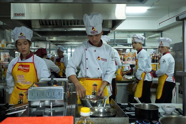 Thừa Thiên Huế lo thiếu nguồn nhân lực để phục hồi du lịch - Anh 1