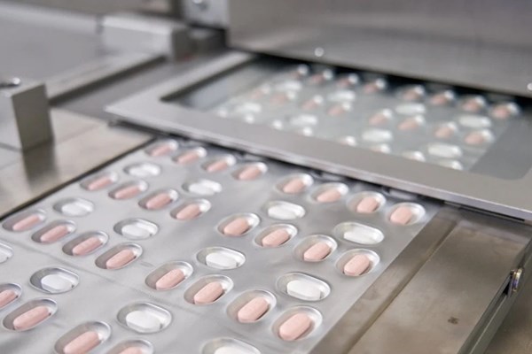 Pfizer ký thỏa thuận cung cấp thuốc kháng virus SARS-CoV-2 trị giá gần 5,3 tỷ USD - Anh 1