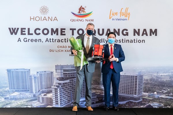 Quảng Nam chào đón đoàn khách quốc tế đầu tiên theo chương trình chiếu vaccine - Anh 2