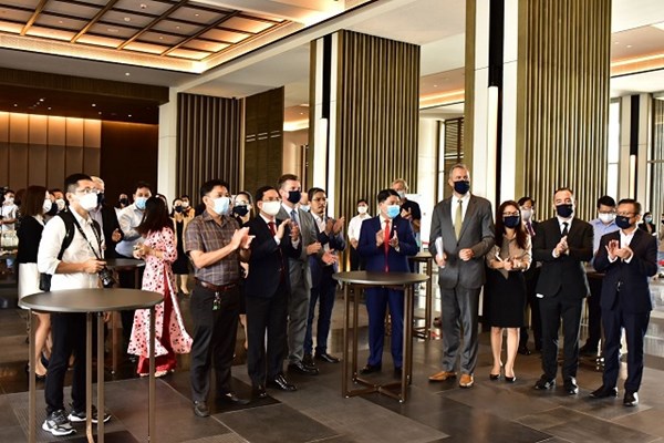 Quảng Nam chào đón đoàn khách quốc tế đầu tiên theo chương trình chiếu vaccine - Anh 3