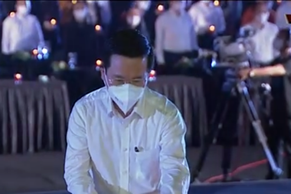 Cả nước tưởng niệm đồng bào tử vong và cán bộ, chiến sĩ hy sinh do đại dịch Covid-19 - Anh 4