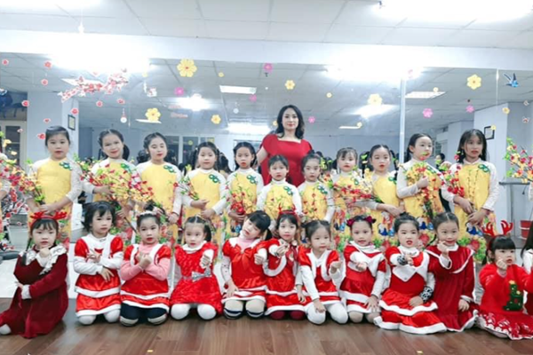 “Kho báu tuổi thơ”- nhiều thú vị cho các bạn nhỏ học và chơi mùa dịch - Anh 1