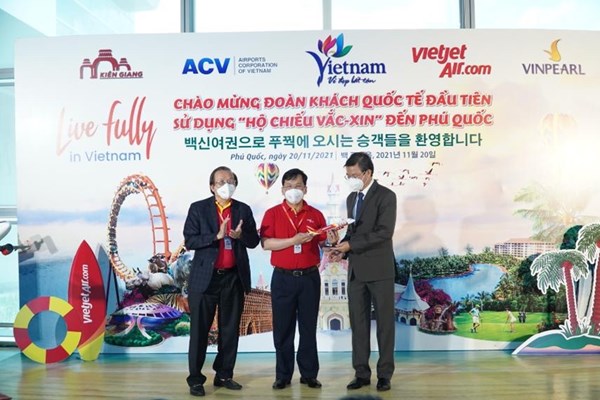 Đoàn du khách quốc tế hộ chiếu vắc xin đầu tiên đến Phú Quốc - Anh 12