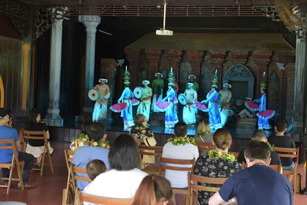 Đoàn khách quốc tế đầu tiên theo chương trình hộ chiếu vắc xin  tham quan Khu đền tháp Mỹ Sơn - Anh 5