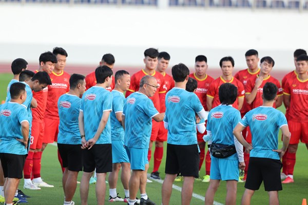 Ban tổ chức AFF Cup 2020 siết chặt các quy định phòng, chống dịch Covid-19 - Anh 1