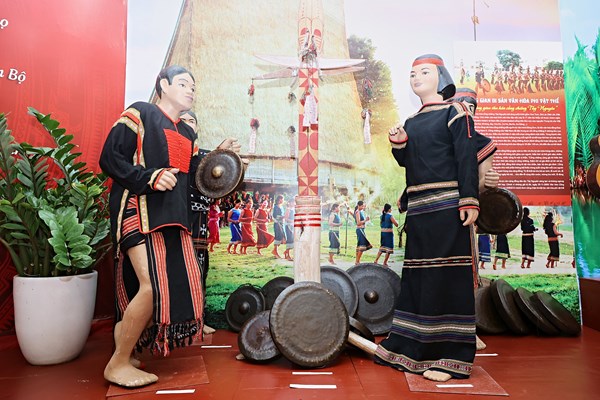 Đặc sắc những không gian di sản văn hóa Việt Nam - Anh 9