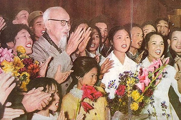 Văn hoá phải sửa được tham nhũng, lười biếng, phù hoa, xa xỉ - Anh 1