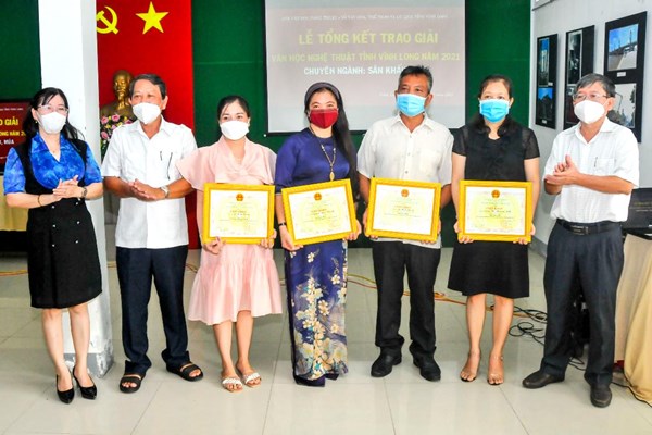 Hướng dẫn về hồ sơ đề nghị công nhận ngày truyền thống - Anh 1