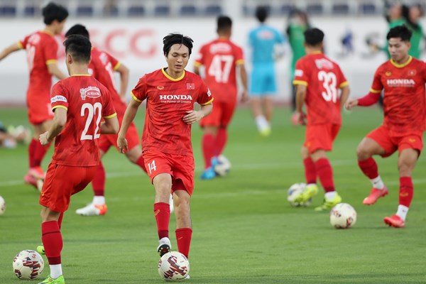 Tuyển Việt Nam tích cực tập luyện chuẩn bị cho AFF Cup - Anh 1