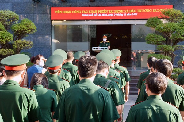 Tiễn đoàn quân y nhận nhiệm vụ “nơi đầu sóng ngọn gió” - Anh 1