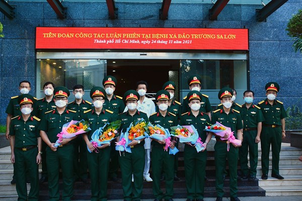 Tiễn đoàn quân y nhận nhiệm vụ “nơi đầu sóng ngọn gió” - Anh 2