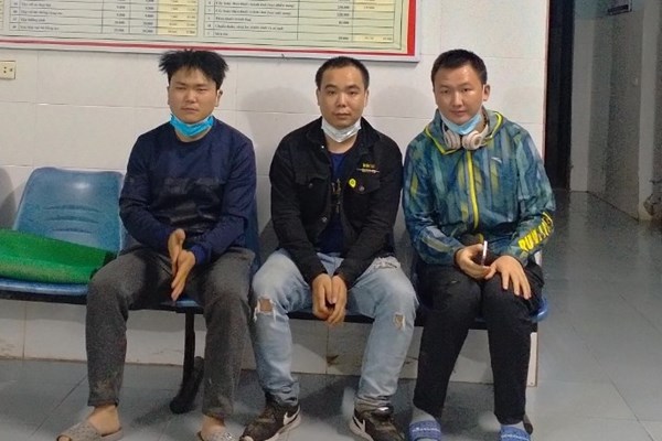 Phát hiện 3 người Trung Quốc nhập cảnh trái phép - Anh 1