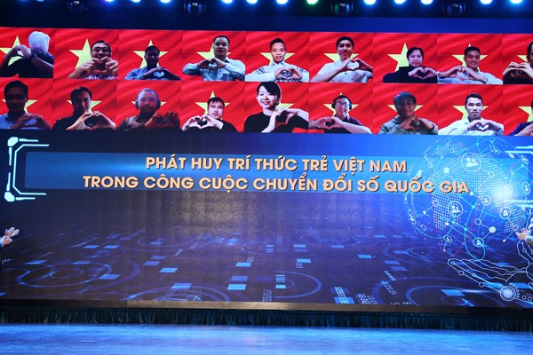 Trí thức trẻ Việt Nam trong công cuộc chuyển đổi số quốc gia - Anh 1