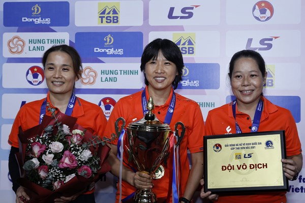 HLV Kim Chi: Chúng tôi sẽ nhớ hoài chức vô địch này - Anh 1