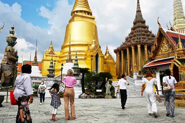 Du lịch thế giới “chia rẽ” vì Covid-19 - Anh 1