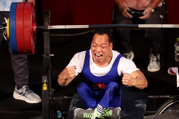 Đằng sau những vinh quang - Anh 1