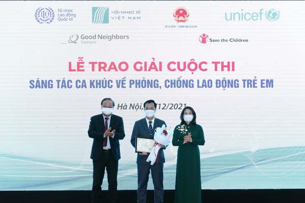Hai tác phẩm đoạt giải nhất cuộc thi “Sáng tác ca khúc về phòng chống lao động trẻ em” - Anh 1