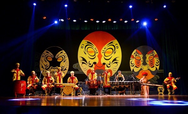 Cần chủ động tạo hình hài cho thị trường nghệ thuật - Anh 1