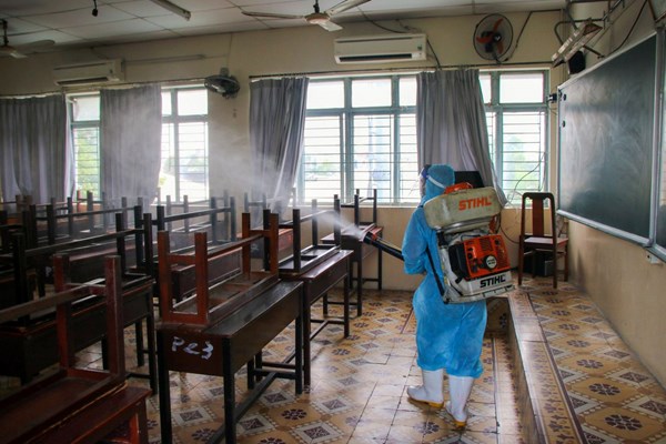 Trong tháng 12, nhiều địa phương mở cửa trường - Anh 1